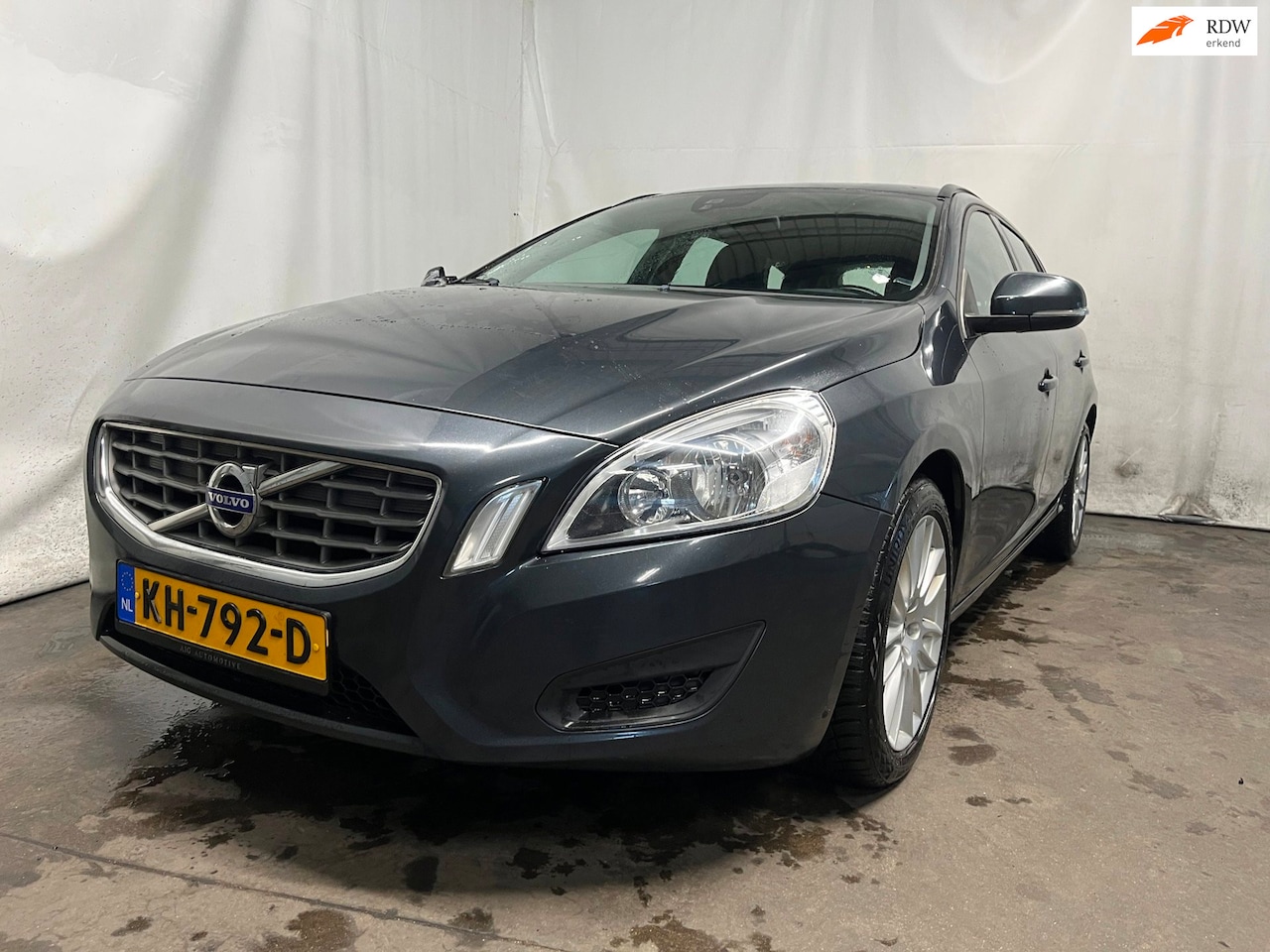 Volvo V60 - 1.6 DRIVe Kinetic - Schade - AutoWereld.nl