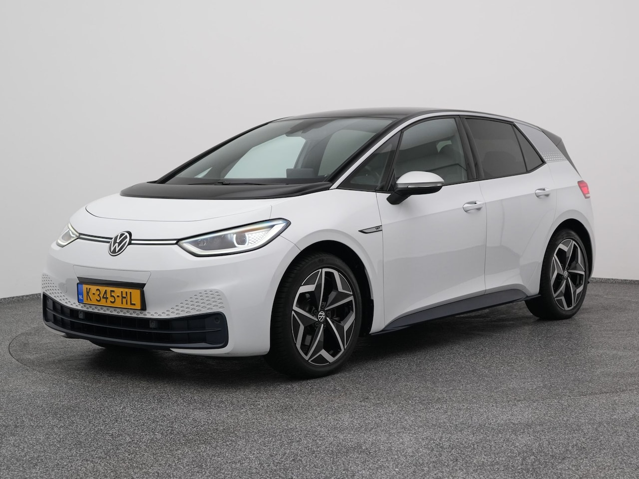 Volkswagen ID.3 - First Plus 58 kWh | CAMERA | ADAPTIVE | STOEL- EN STUURVERW. - AutoWereld.nl