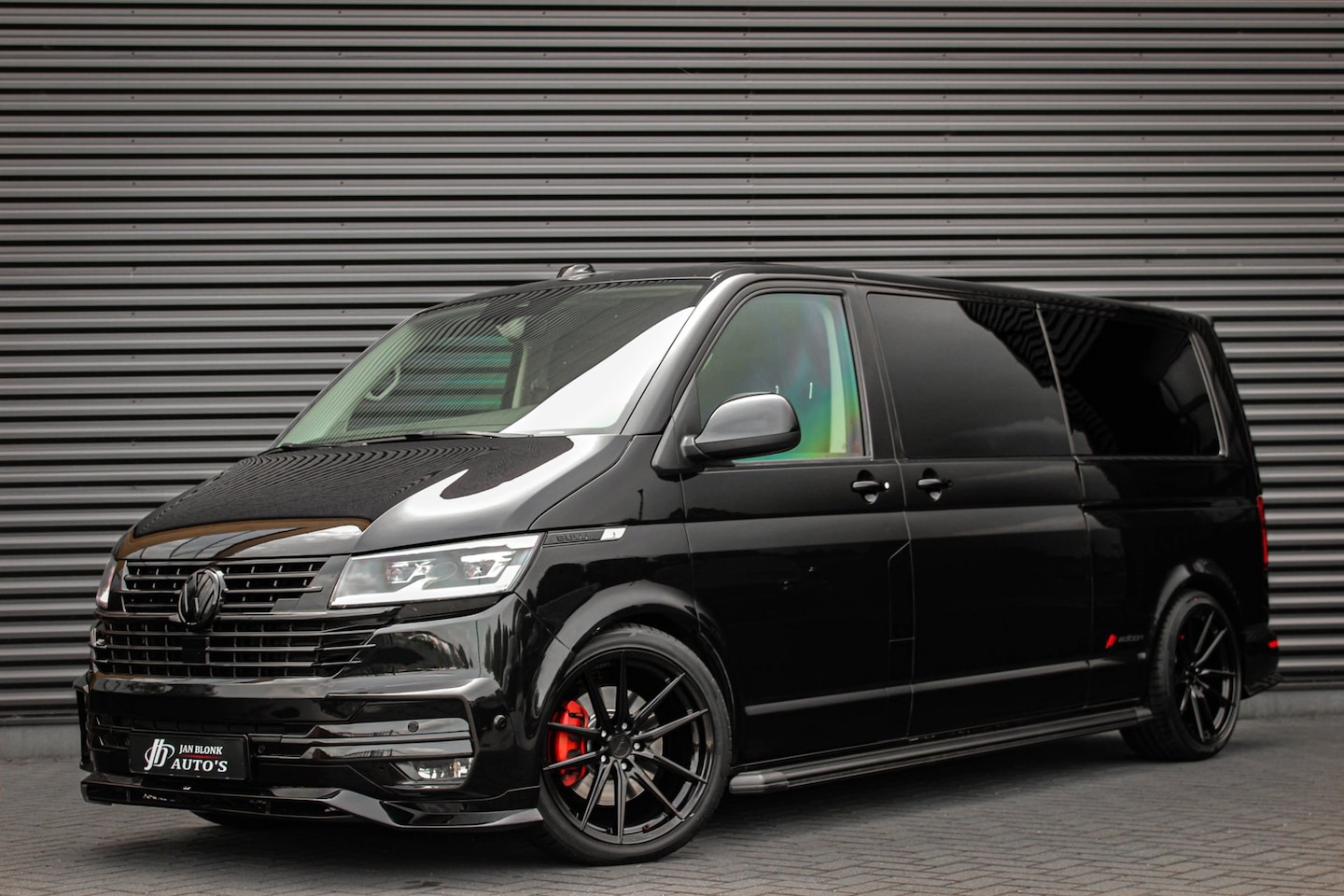 Volkswagen Transporter - 2.0 TDI L2H1 199PK JB-EDITION DSG / PDC / SCHROEFSET / LEDEREN BEKLEDING / FULL / APPLE CA - AutoWereld.nl