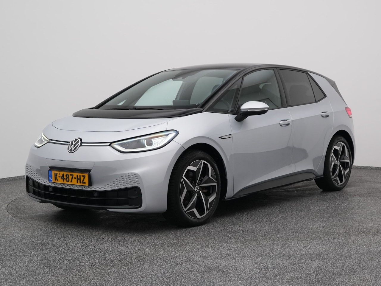 Volkswagen ID.3 - First Plus 58 kWh | CAMERA | ADAPTIVE | STOEL- EN STUURVERW. - AutoWereld.nl