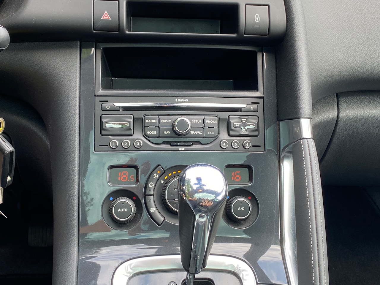 Peugeot 3008 - 1.6 THP Allure AUTOMAAT - PANO DAK - NAVI - CRUISE - NAP