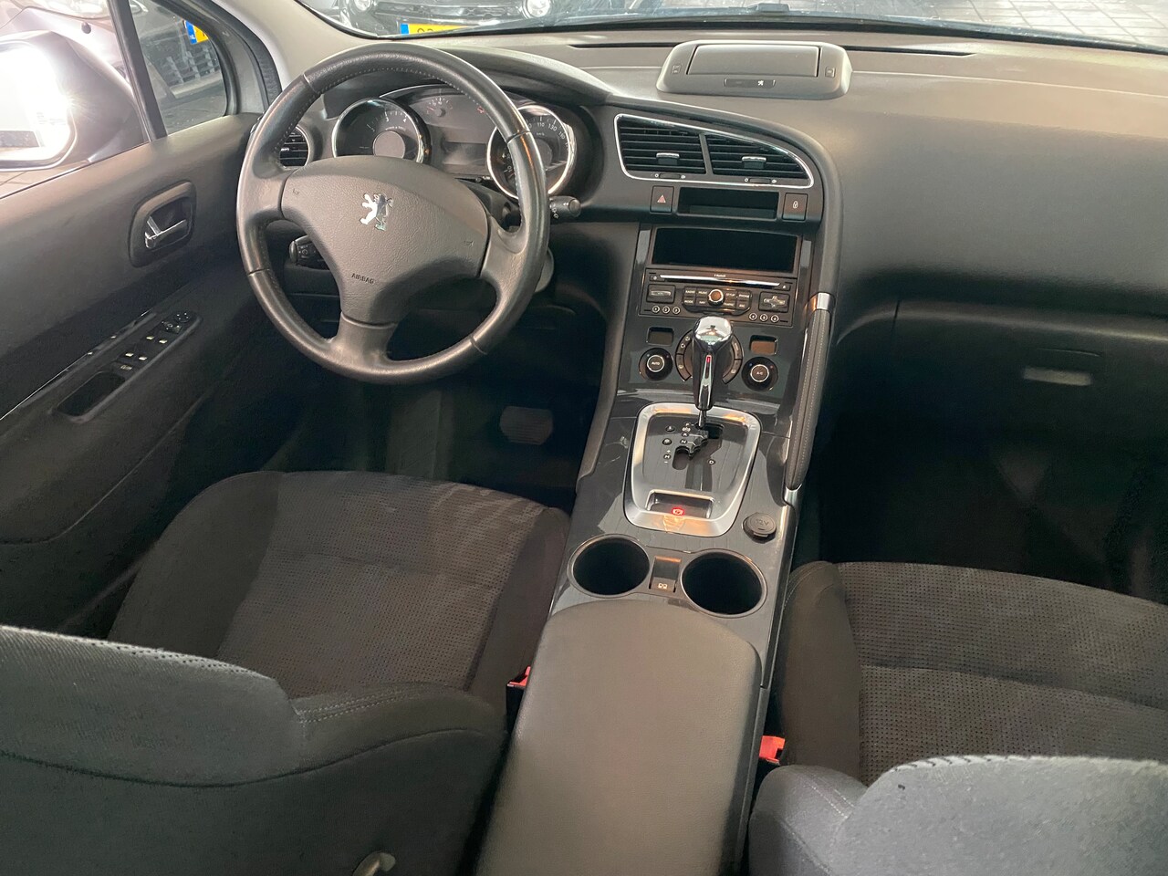 Peugeot 3008 - 1.6 THP Allure AUTOMAAT - PANO DAK - NAVI - CRUISE - NAP