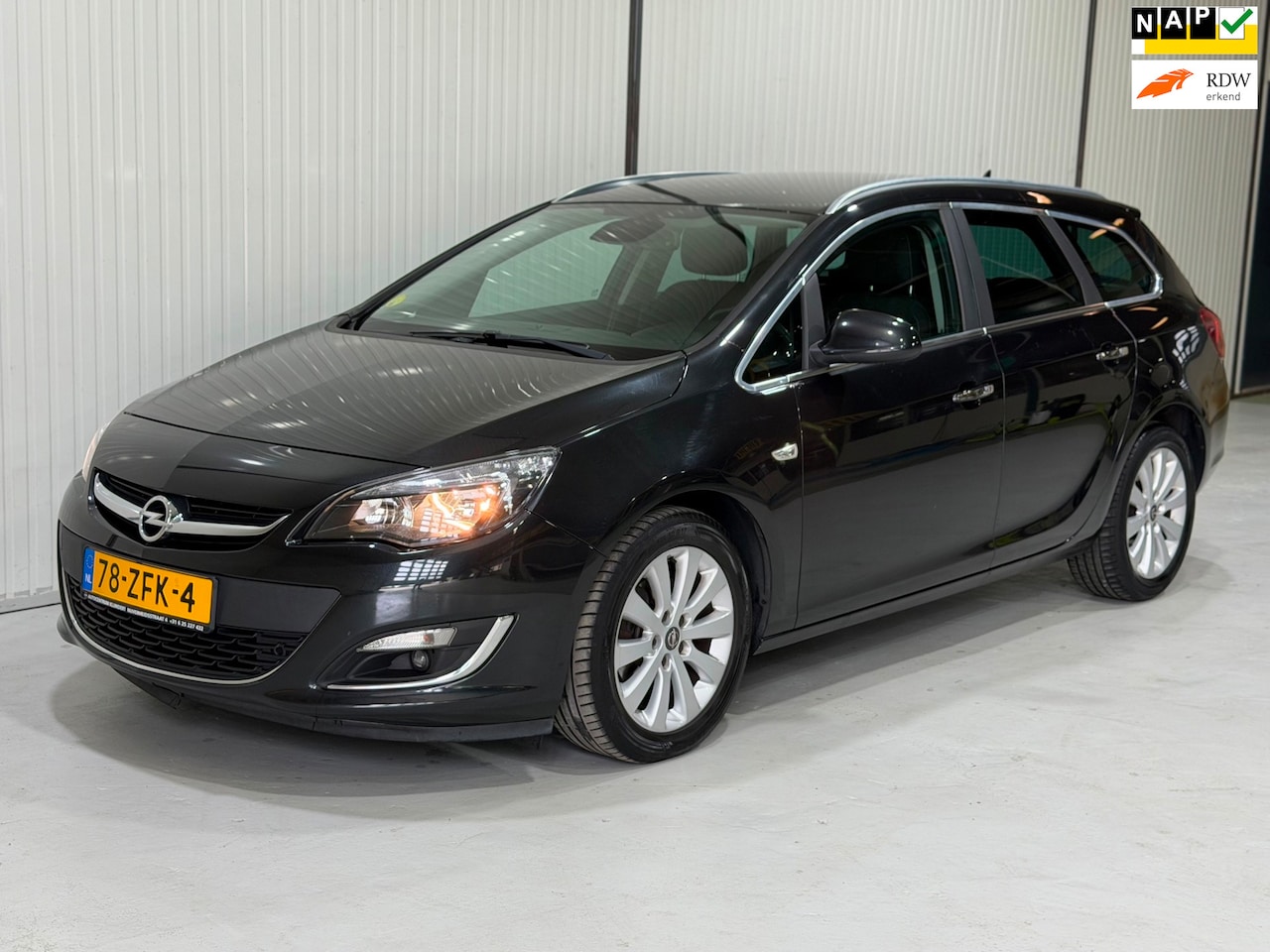 Opel Astra Sports Tourer - 1.7 CDTi S/S Cosmo NAVI - TREKHAAK - NETTE STAAT! - AutoWereld.nl