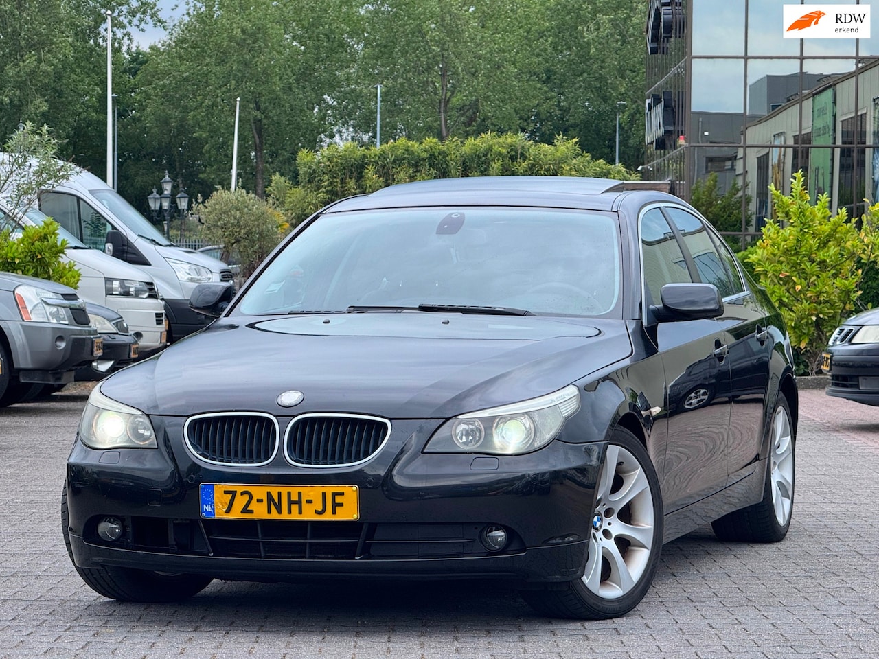 BMW 5-serie - 520i High Executive | leder elektrische stoelen | Xenon | Parkeersensoren | Groot scherm | - AutoWereld.nl