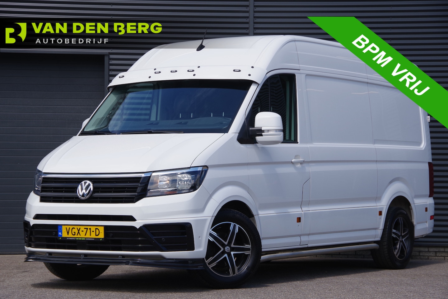 Volkswagen Crafter - 35 2.0 TDI L3H3(L2H2) 177PK AUT. VANSTEP TREKHAAK, 18'' LMV, ZONNEKLEP LED, CAMERA, NAVI, - AutoWereld.nl