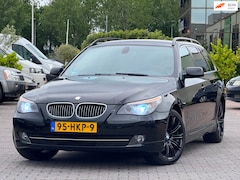 BMW 5-serie Touring - 520d High Executive | Leder elektrische stoelen | Parkeersensoren | 18’ inch | Xenon | Nav