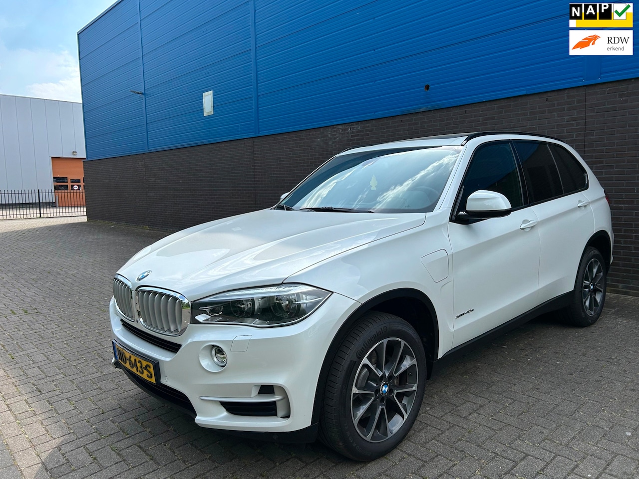 BMW X5 - XDrive40e iPerformance High Executive | 360° Camera | Panoramadak | Head-Up | Trekhaak | A - AutoWereld.nl