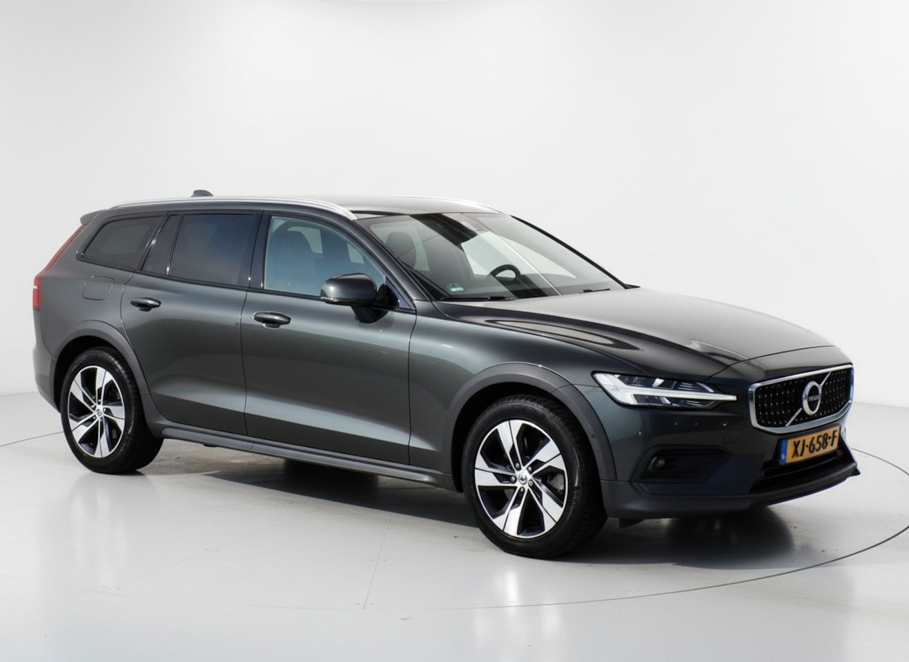 Volvo V60 Cross Country - 2.0 D4 AWD Intro Edition|Nav|Cam|ACC - AutoWereld.nl