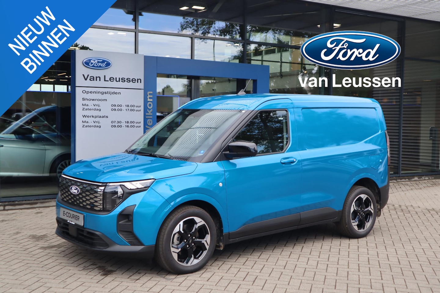 Ford Transit Courier - E-TRANSIT LIMITED 44KWH LED AD-CRUISE BLIND-SPOT LM-VELGEN NAVI CAMERA 4-JAAR/100.000KM GA - AutoWereld.nl