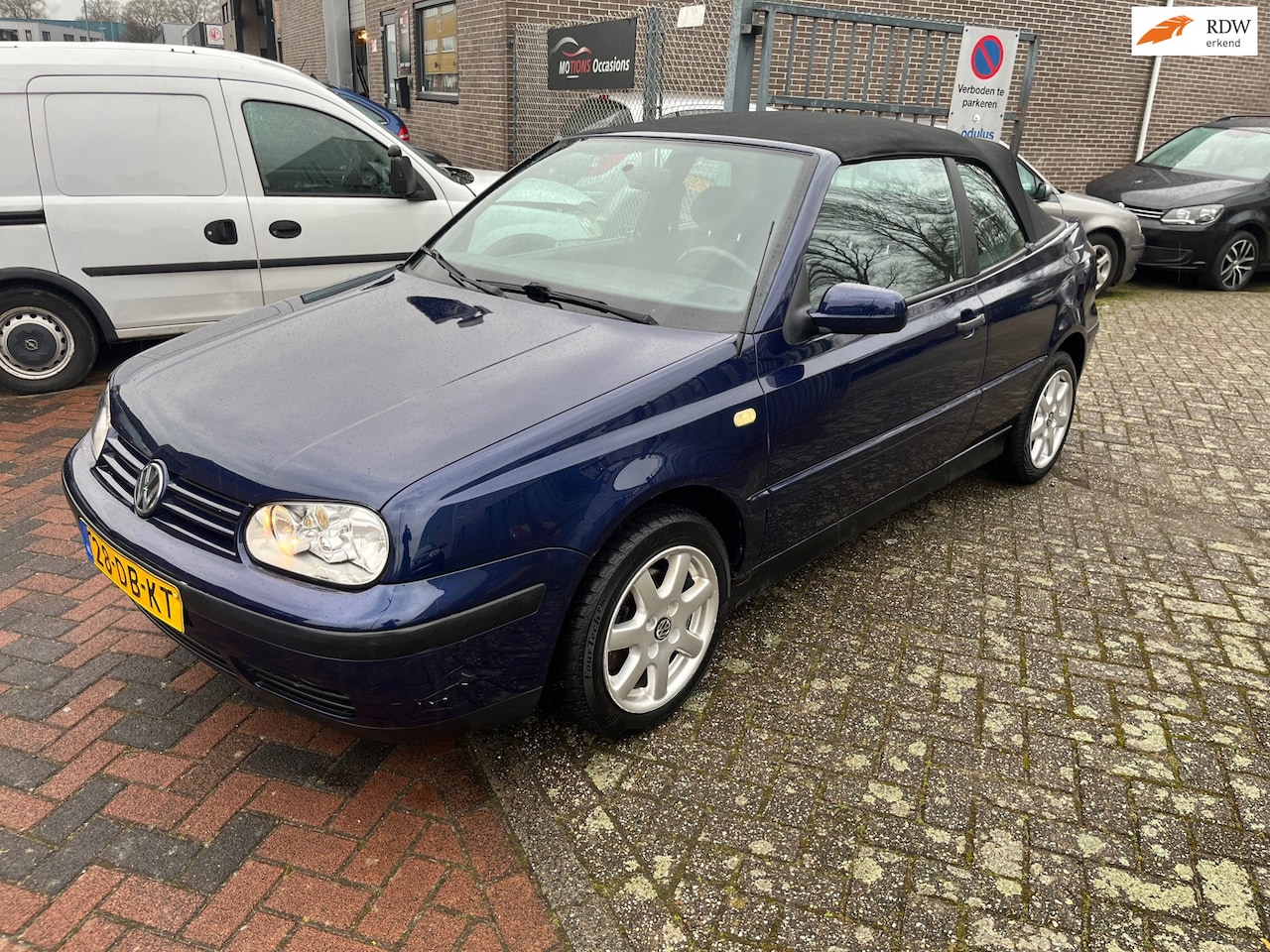 Volkswagen Golf Cabriolet - 1.8 Trendline! NW APK! 113 DKM NAP - AutoWereld.nl