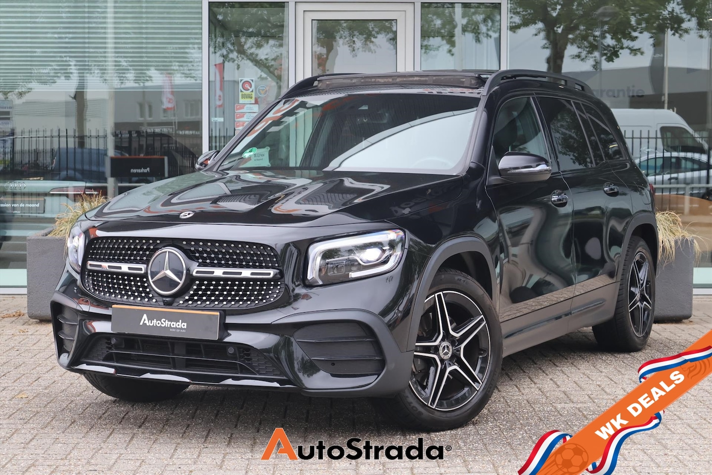 Mercedes-Benz GLB - 200 AMG-LINE 163pk I Pano I Sfeerverlichting I Navi I Memory I Stoelverwarming - AutoWereld.nl