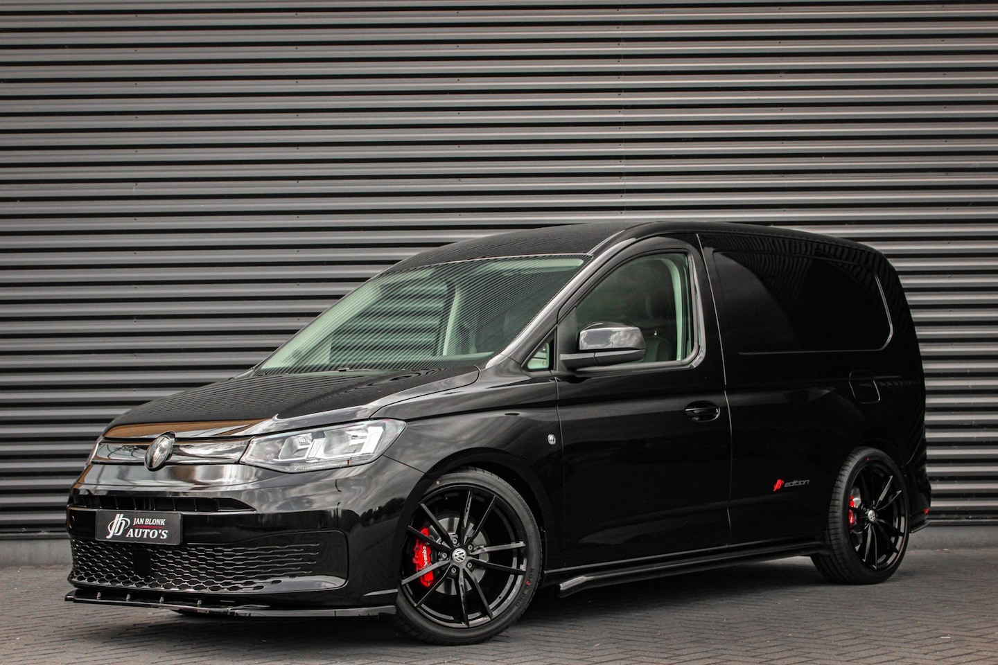 Volkswagen Caddy Cargo - JB- EDITION / MAXTRON / SIDE- BARS / VERLAGING / ELEK- PAKKET / BLACK OPS / LEDEREN BEKELD - AutoWereld.nl