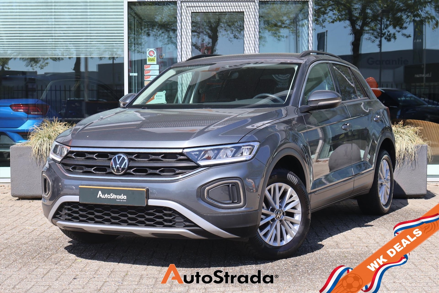 Volkswagen T-Roc - 1.0 Life TSI 110pk | ACC | Airco | Virtual | Camera | Navigatie | Carplay | LED | DAB | - AutoWereld.nl