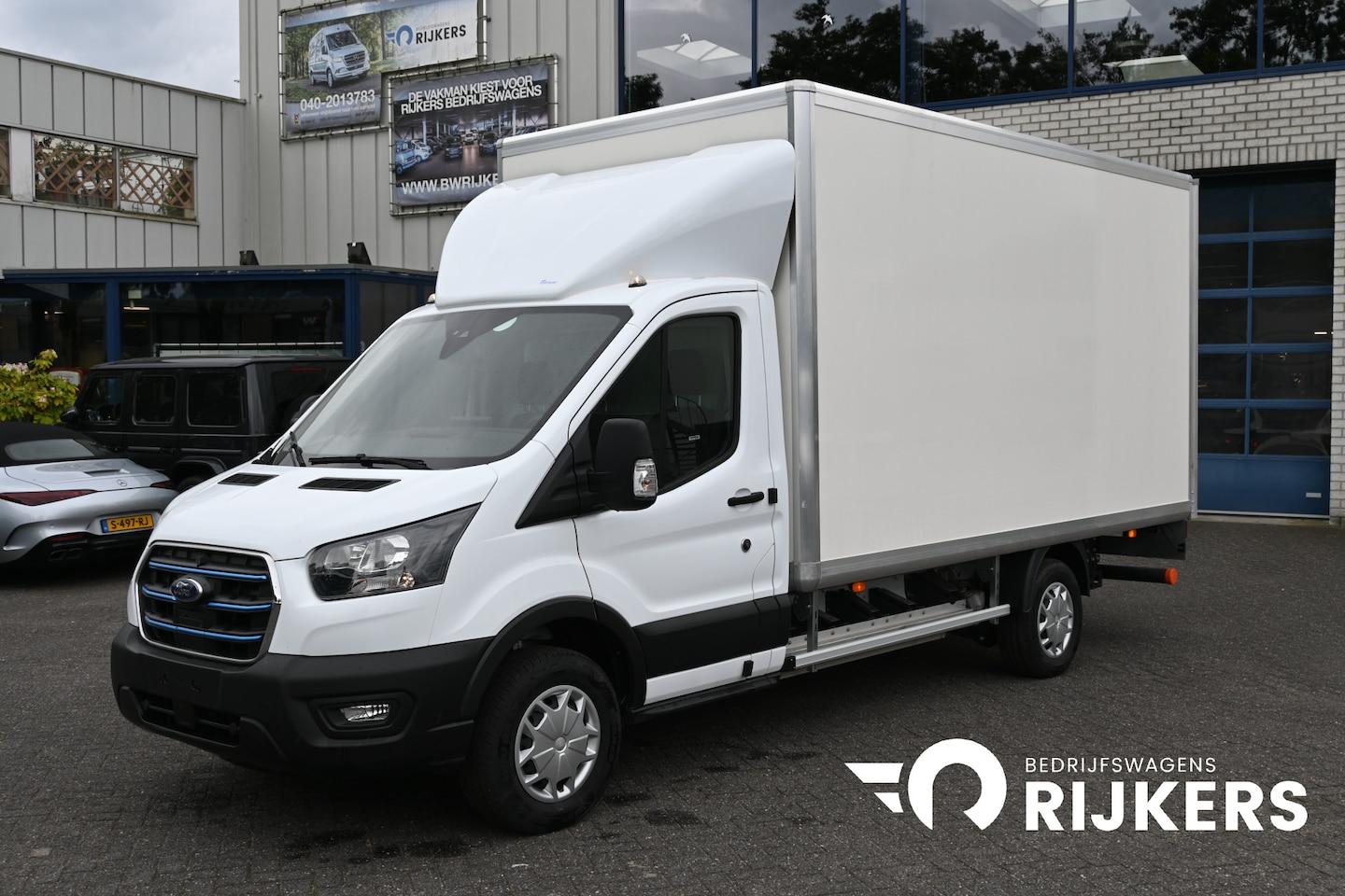 Ford E-Transit - Bakwagen met Dhollandia laadklep Navigatie met camera, Zijdeur - AutoWereld.nl