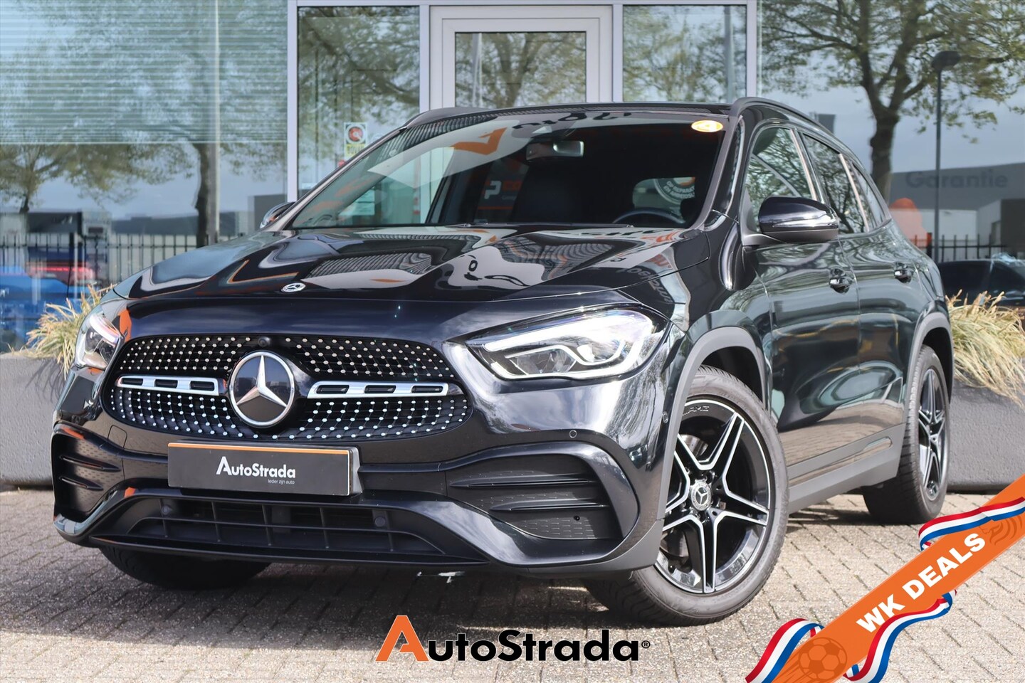 Mercedes-Benz GLA-Klasse - 180 AMG-Line 136pk | Cruise | Climate | Navigatie | Virtual | Sfeer | LED | Camera - AutoWereld.nl