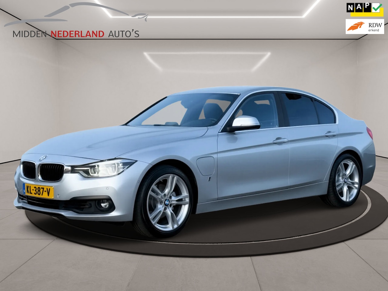 BMW 3-serie - 330e iPerformance * HYBRIDE * SOH * CAMERA * MARGE * LEER * - AutoWereld.nl