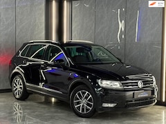 Volkswagen Tiguan - 2.0 TDI Connected Series |DSG|Stoelverw|Vol Onderh|Stuurverw|elek. Achterklep|elek. Trekha
