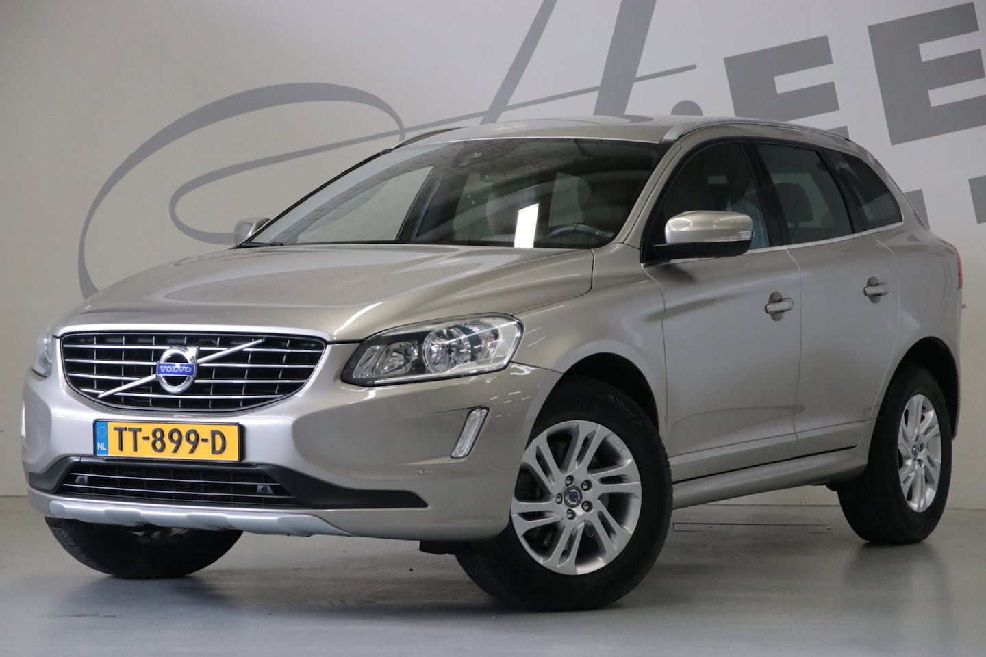 Volvo XC60 - 2.0 T5 FWD R-Design 2.0 T5 FWD R-Design - AutoWereld.nl