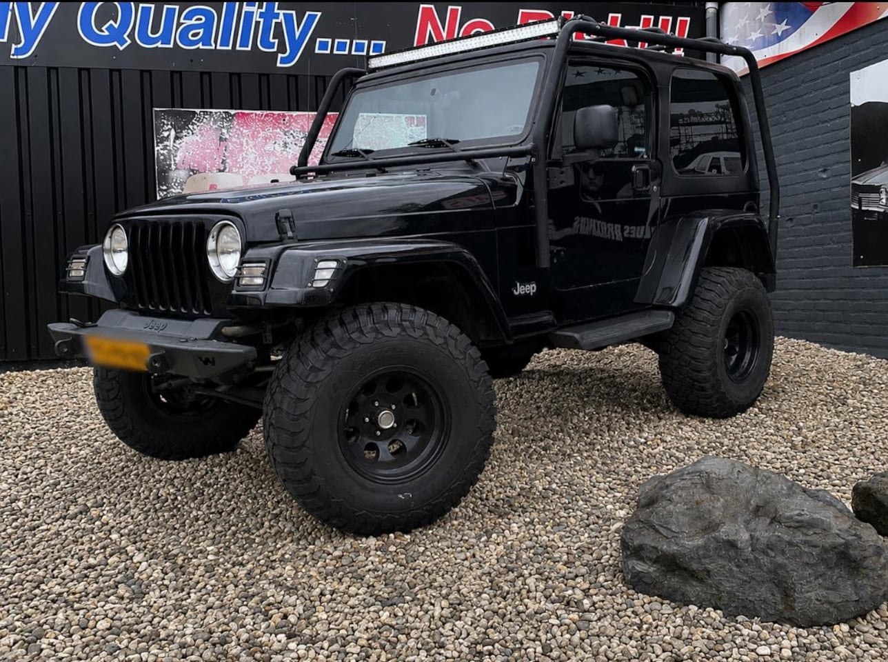 Jeep Wrangler - 4.0i -THE BLACK GIANT- - AutoWereld.nl