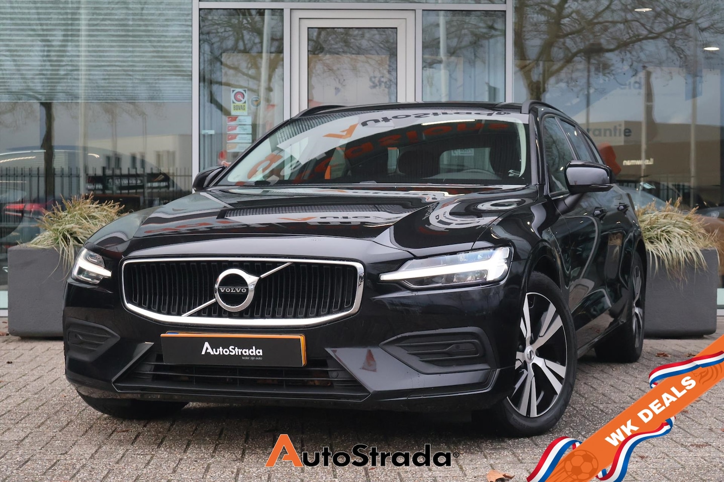 Volvo V60 - B3 Momentum Advantage 163PK I Camera I Navigatie I LED I Climate I Cruise - AutoWereld.nl