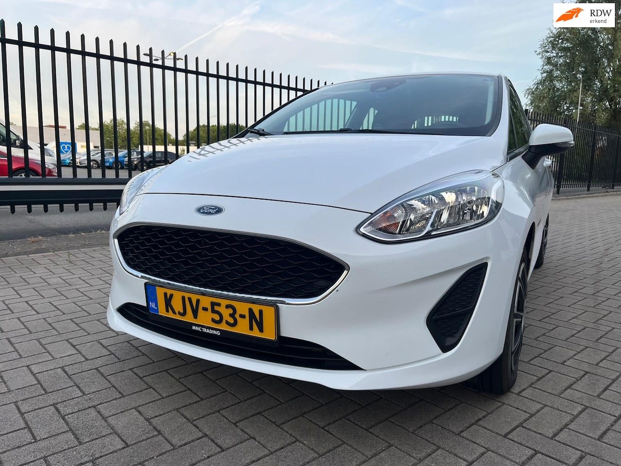 Ford Fiesta - 1.1 71PK / Bluetooth Airco Topstaat. - AutoWereld.nl