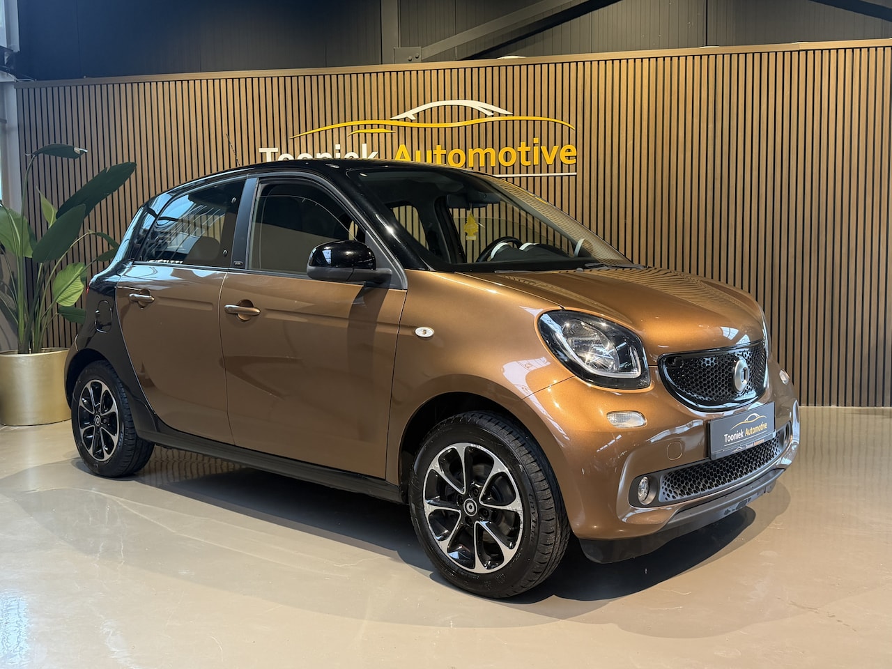 Smart Forfour - 1.0 Prime | Cruise Control | Navigatie | leder | Stoelverwarming | LMG | achteruitrijcamer - AutoWereld.nl