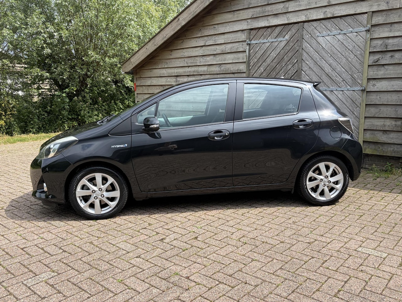 Toyota Yaris - 1.5 Full Hybrid Dynamic | Climate | Cruise | Keyless | Camera | All seasons | Top auto!! - AutoWereld.nl