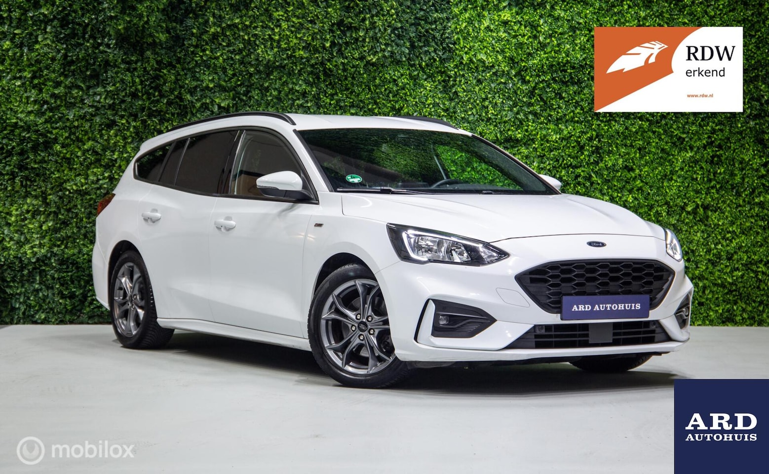Ford Focus Wagon - 1.5 EcoB ST-Line|Winterpack|PDC|Carplay| - AutoWereld.nl
