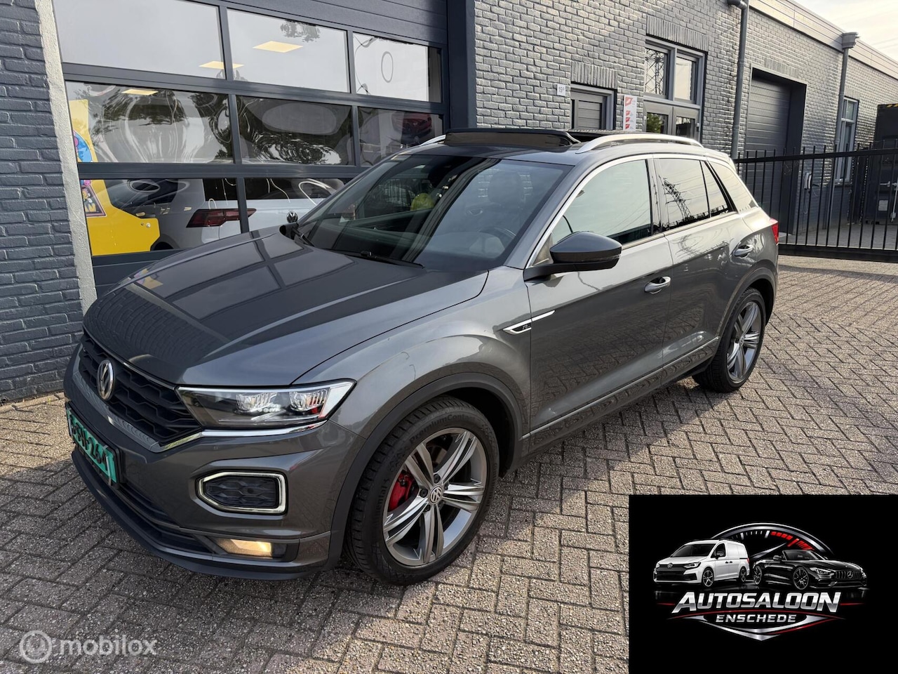 Volkswagen T-Roc - 2.0 TSI DSG 190 PK R-Line 4-Motion Pano - AutoWereld.nl