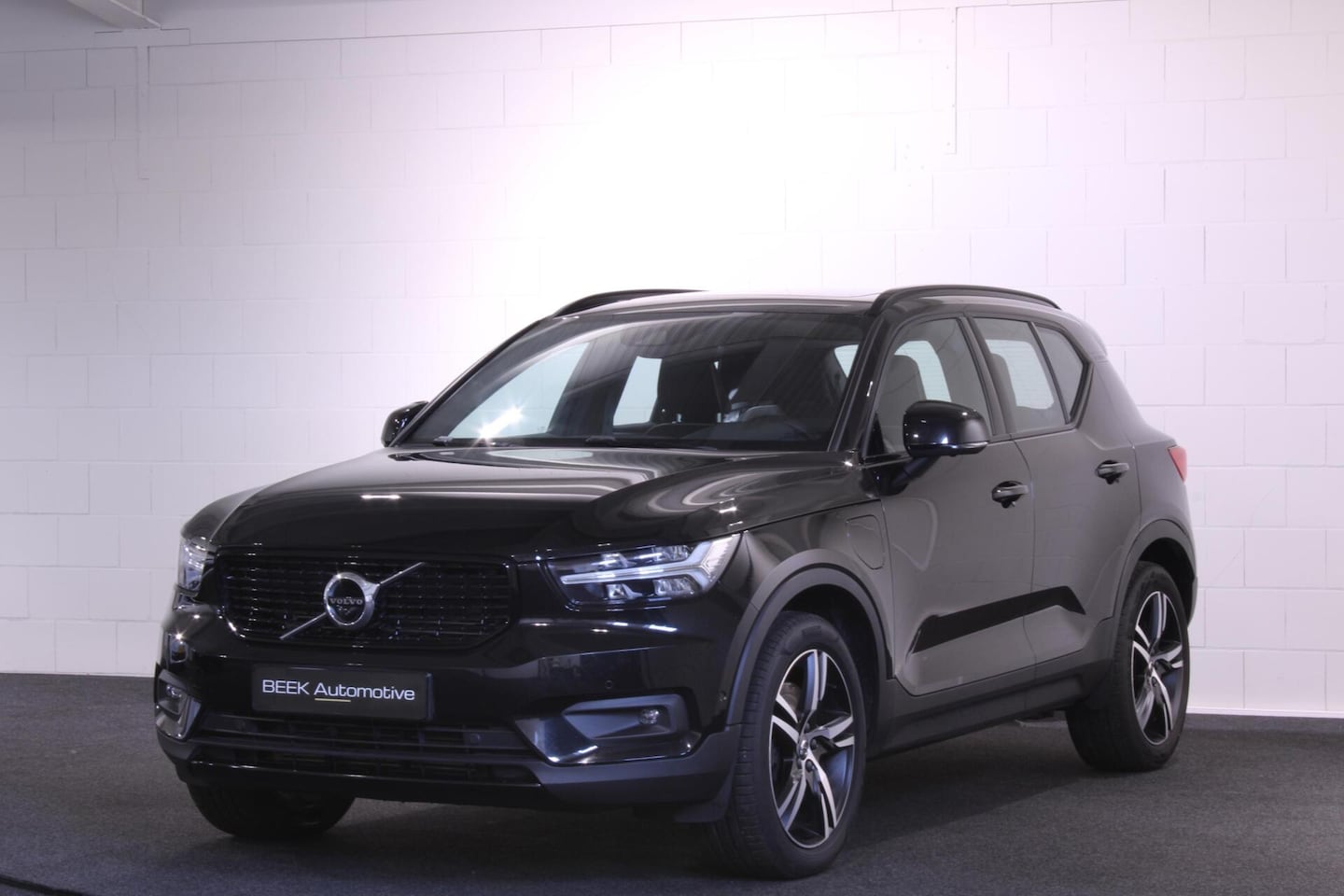 Volvo XC40 - 1.5 T5 Twin Engine R-Design | H/K | PANO | 360CAM - AutoWereld.nl