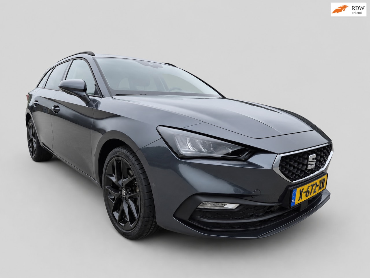 SEAT Leon Sportstourer - 1.0 eTSI Style Business Intense - Digitaal dashboard - Navi - Camera - CarPlay - Cruise - AutoWereld.nl