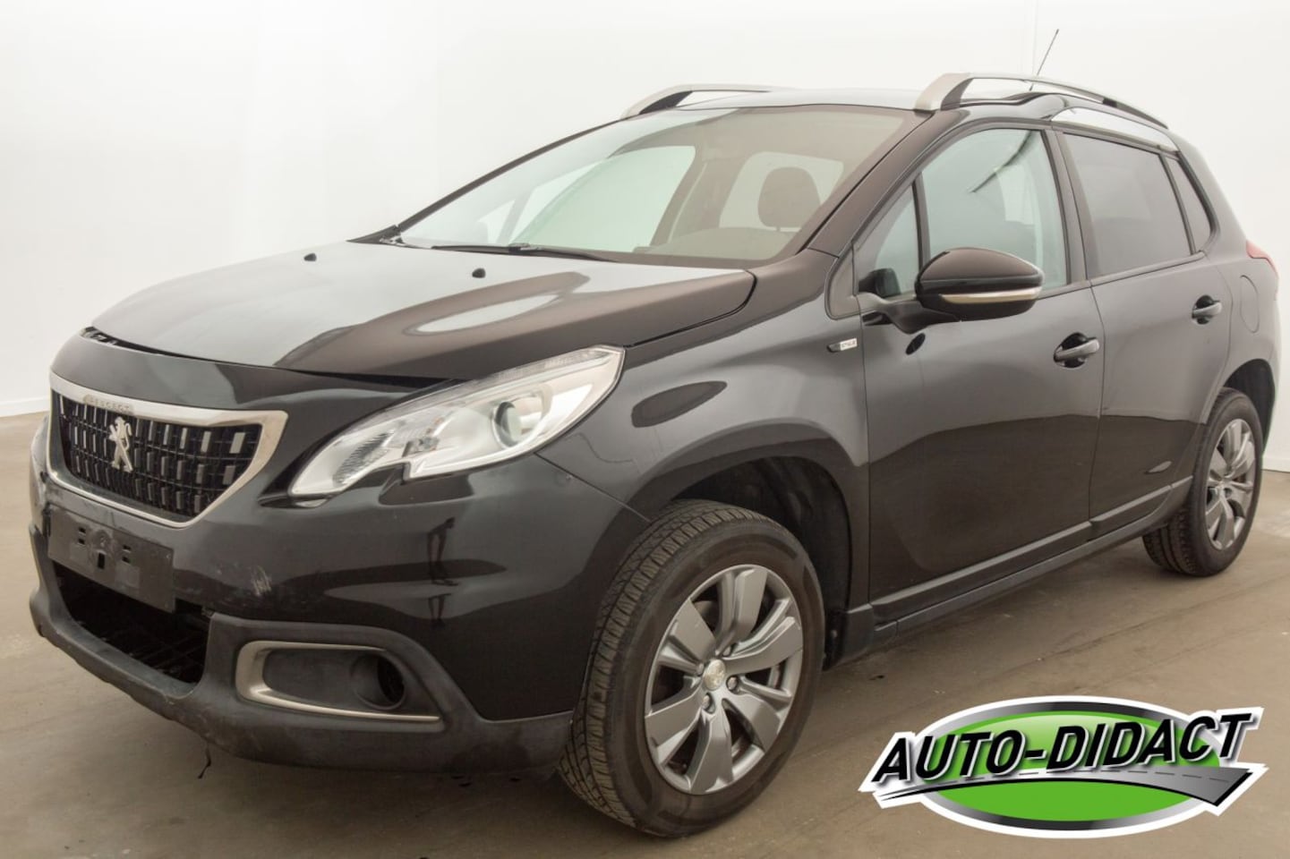 Peugeot 2008 - 1.2 Clima Navi 117.759 km Access - AutoWereld.nl