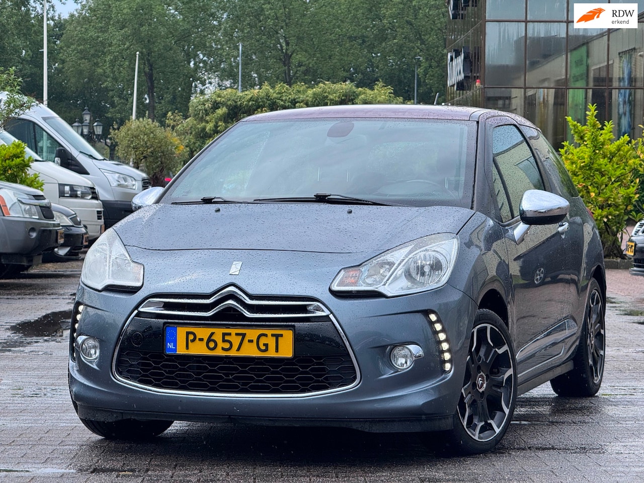 Citroën DS3 - 1.6 THP Sport Chic | Leder | Navigatie | Parkeersensoren | Bluethooth | Cruise control | E - AutoWereld.nl