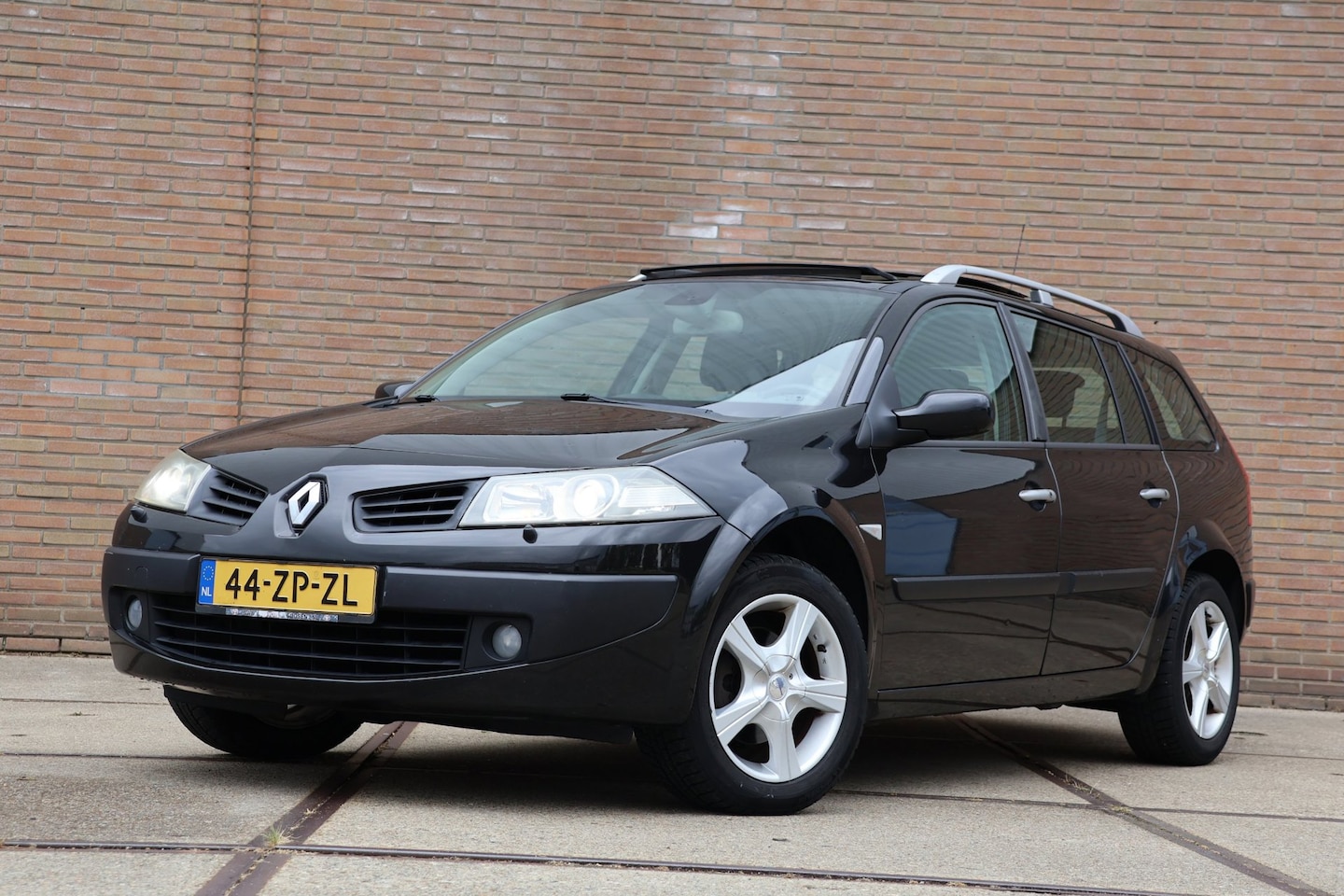 Renault Mégane Grand Tour - 2.0-16V Tech Line 2.0-16V Tech Line - AutoWereld.nl