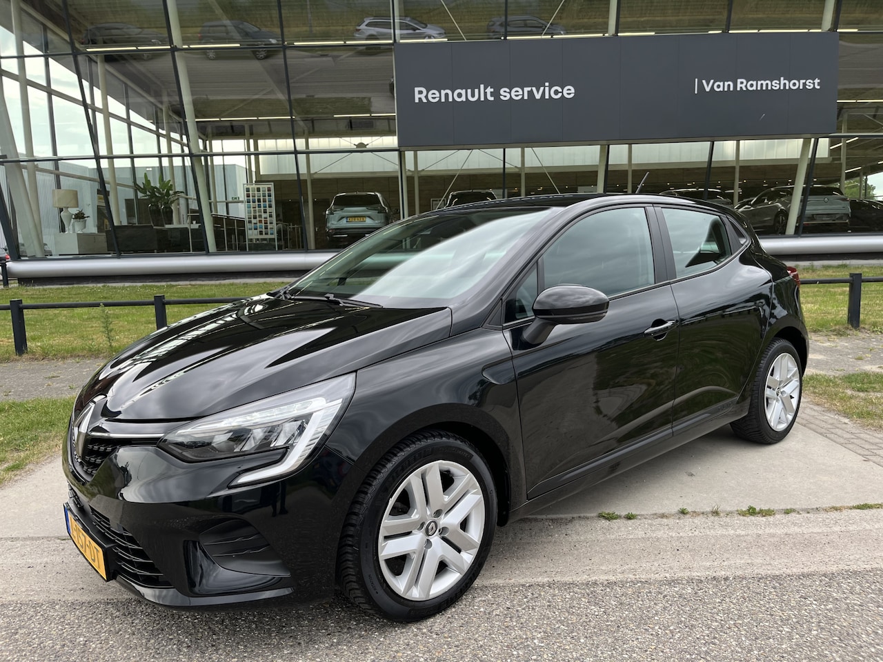 Renault Clio - 1.0 TCe / Apple Carplay - Android Auto / Parkeerhulp. Achter / Airco / Navigatie / - AutoWereld.nl