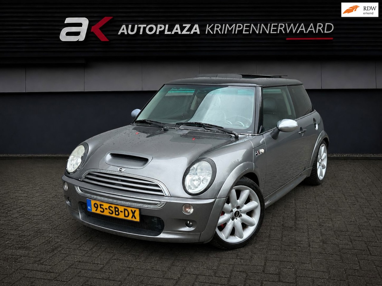MINI 3-Deurs - 1.6 Cooper S Schuifdak Airco Pdc Stoelverwarming Nieuwe Apk - AutoWereld.nl