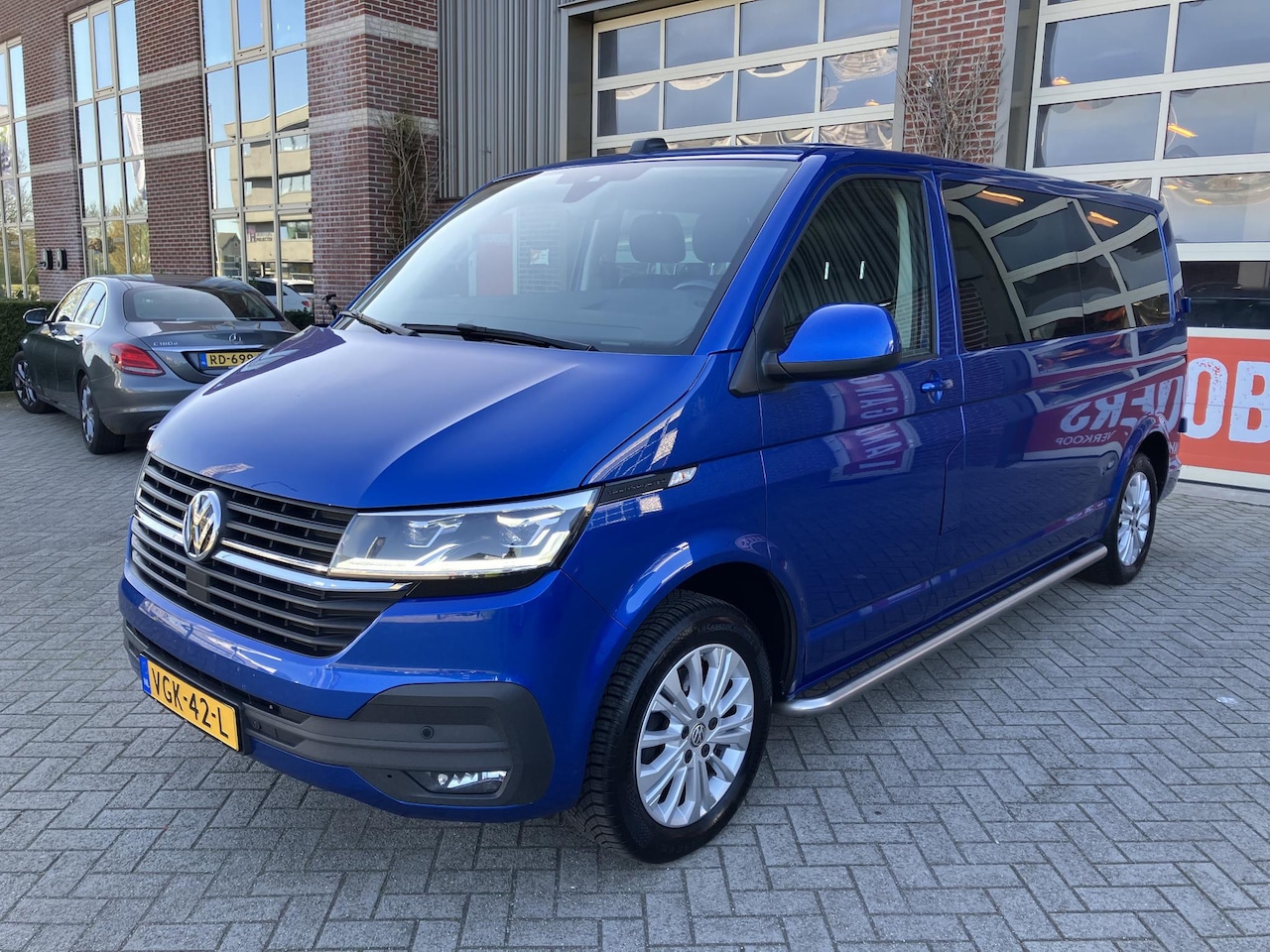 Volkswagen Transporter - 2.0 TDI L2H1 30 DC Highline | Alcantara | LED | Sidebars | 17" LMV | Goed onderhouden | - AutoWereld.nl