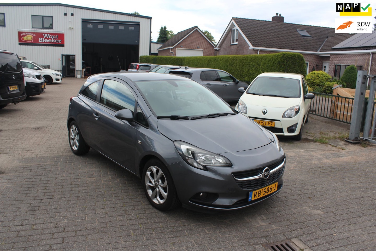 Opel Corsa - 1.4 Online Edition Cruise, airco, parksensor - AutoWereld.nl