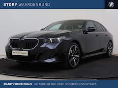 BMW 5-serie - 520i M Sport Automaat / Trekhaak / Panoramadak / Comfortstoelen / Harman-Kardon / Adaptiev