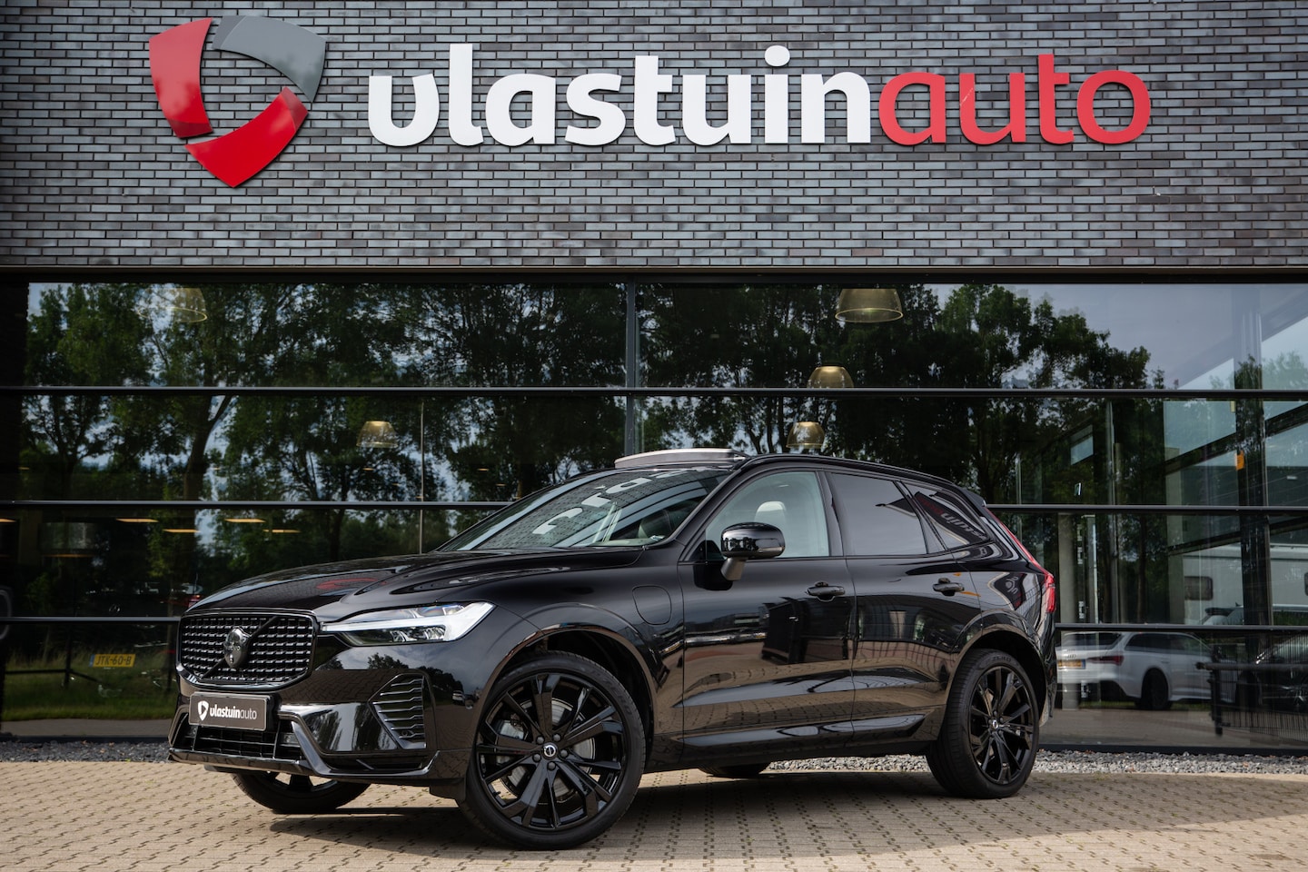 Volvo XC60 - 2.0 T8 Plug-in hybrid AWD Plus Black Edition 2.0 T8 Plug-in hybrid AWD Plus Black Edition , Panoramadak, Trekhaak, Nappaleer, Harman&Ka - AutoWereld.nl