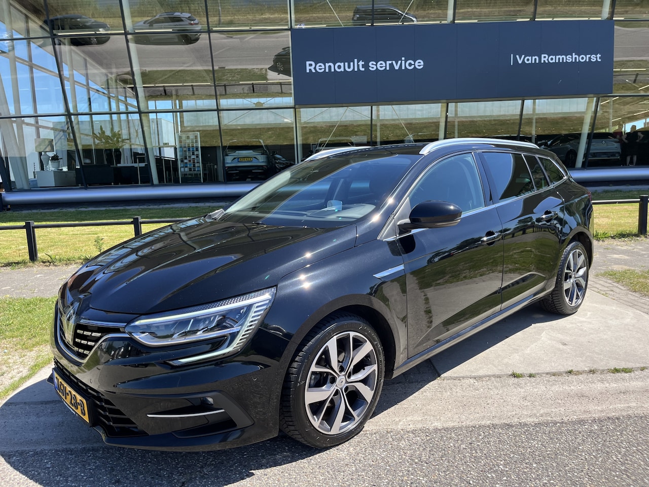 Renault Mégane Estate - 1.3 TCe 140PK Techno / Trekhaak / Camera / Parkeerhulp V+A / Stoelverw. Stuurverw. / LMV / - AutoWereld.nl