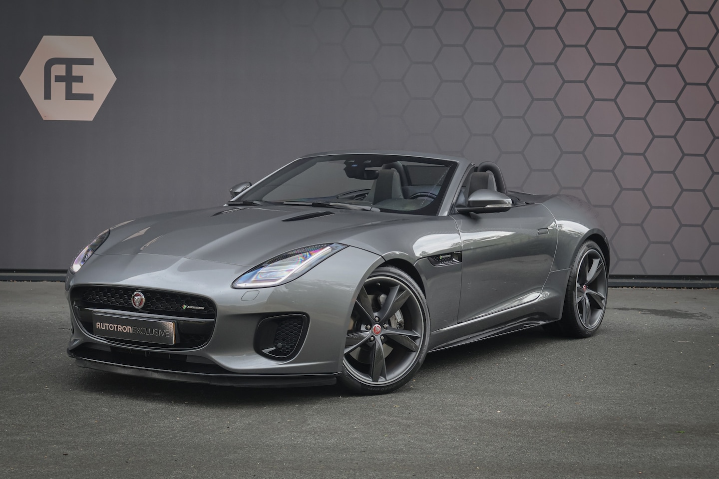Jaguar F-type - P300 R-Dynamic | 20" CARBON INLEG VELGEN | LED KOPLAMPEN | SPORTUITLAAT | MERIDIDAN AUDIO - AutoWereld.nl