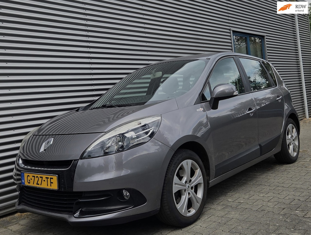 Renault Scénic - 1.6 Expression MPV 02-2013 Gris Cassiopee Metallic - AutoWereld.nl