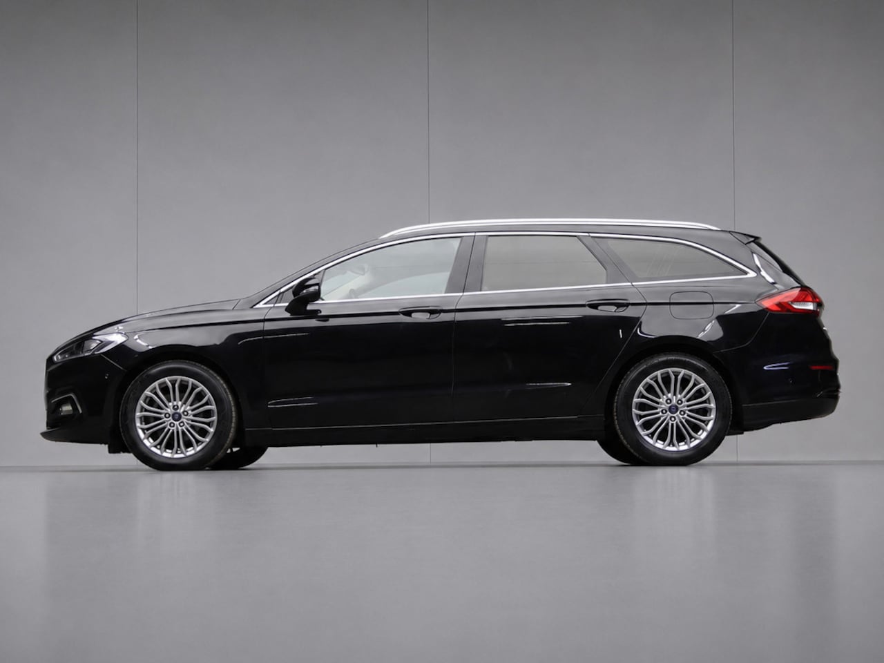 Ford Mondeo Wagon - 2.0 IVCT HEV Titanium Sport (APPLE CARPLAY,NAVI,CAMERA,STOELVERWARMING,CRUISE,GETINT,SPORT - AutoWereld.nl