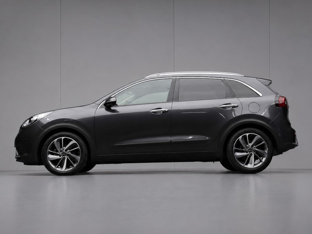 Kia Niro - 1.6 GDi Hybrid Style Edition Sport (APPLE CARPLAY,NAVI,CAMERA,STOEL/STUUR VERWARMING,LED,G - AutoWereld.nl