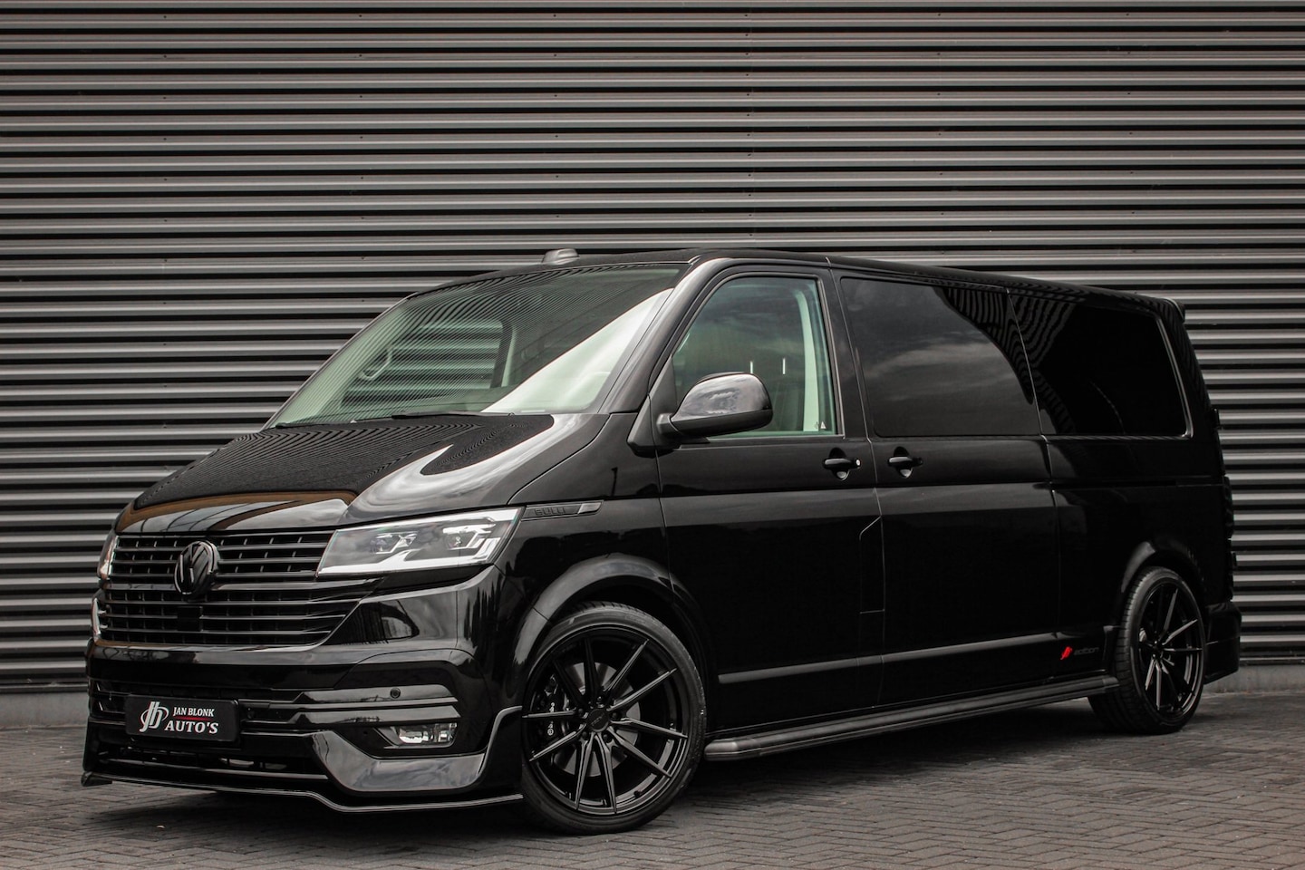 Volkswagen Transporter - 2.0 TDI L2H1 150PK BULLI DC DUBBEL CABINE / LEIGHTONVANS BODYKIT / FULL OPTIONS / LEDER / - AutoWereld.nl