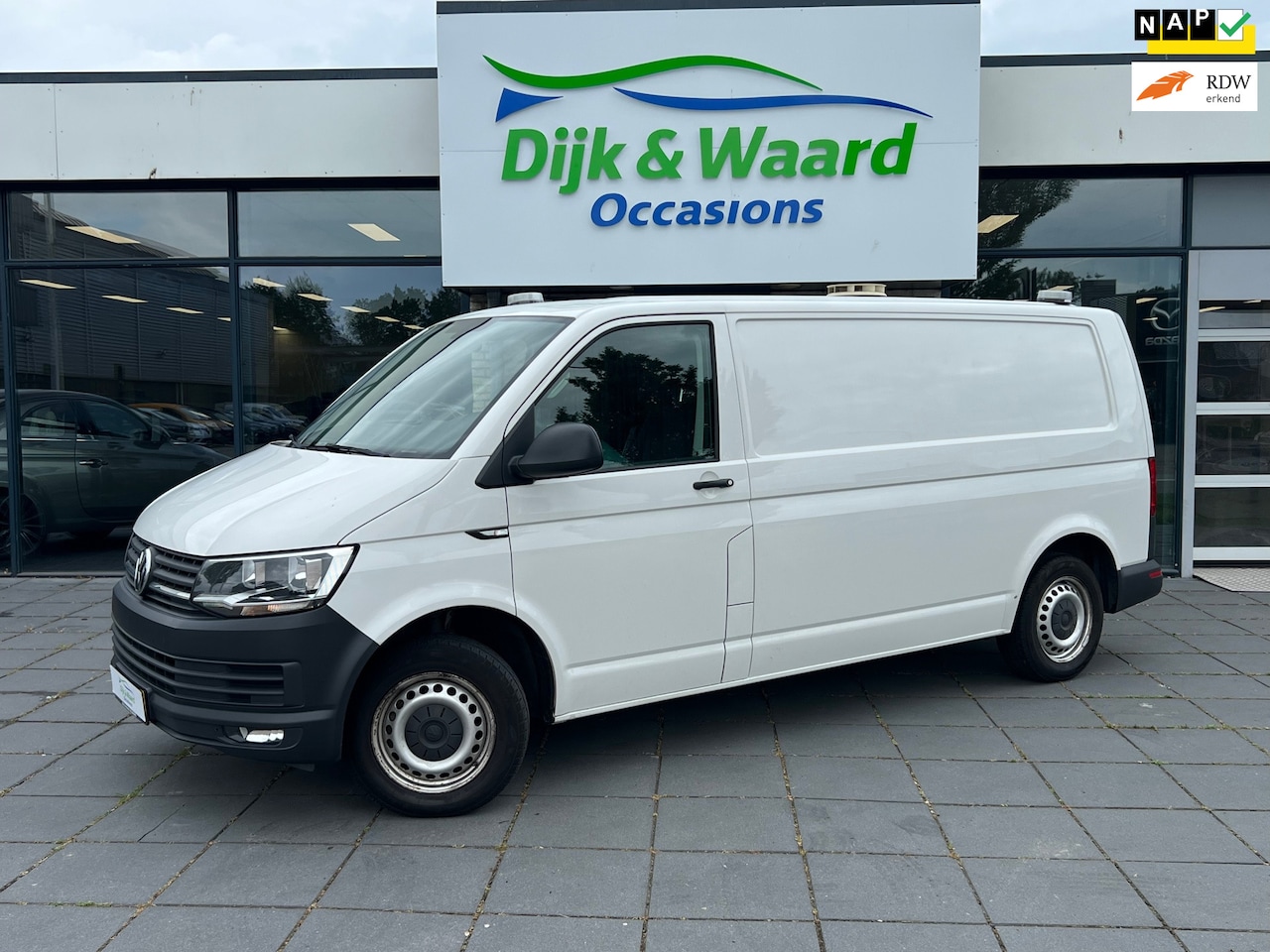 Volkswagen Transporter - 2.0 TDI L2H1 DC Trendline Automaat – Werkbus – 220V Omvormer – NAP – - AutoWereld.nl