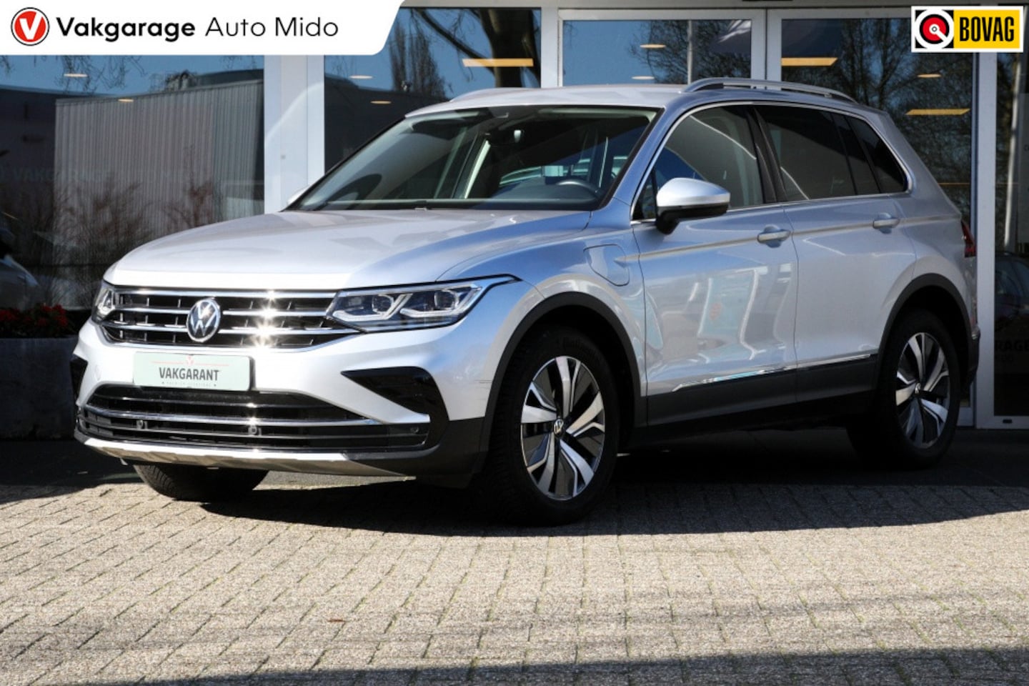 Volkswagen Tiguan - 1.4 eHybrid Automaat Elegance | Trekhaak | All-Season banden - AutoWereld.nl