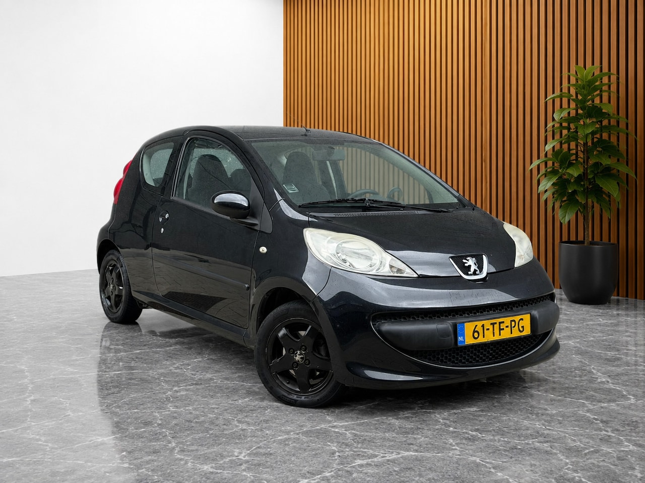 Peugeot 107 - 1.0-12V XS INRUILKOOPJE!!! (ELEKTRISCHE RAMEN, TOURENTELLER, RADIO, NEDERLANDSE AUTO, ETC. - AutoWereld.nl