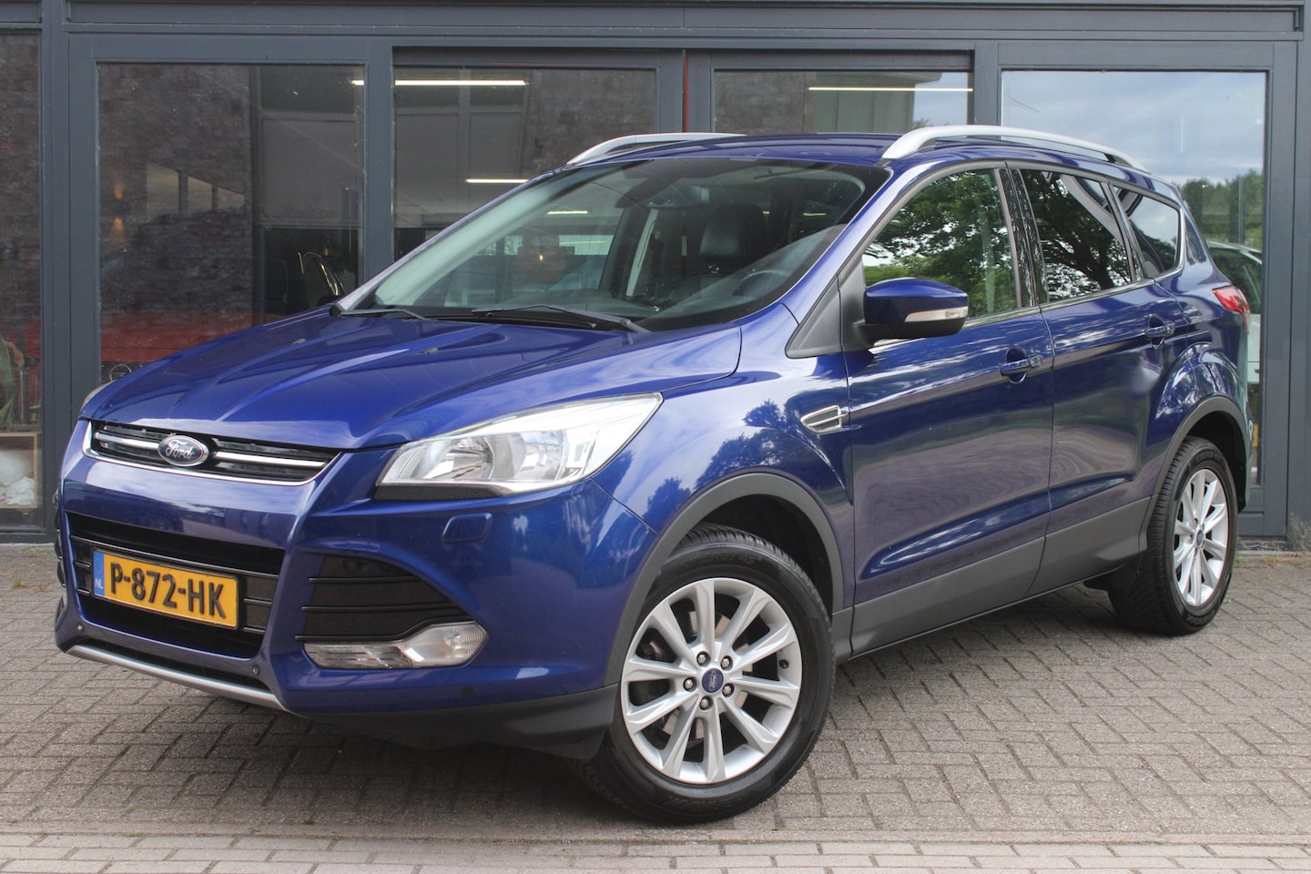 Ford Kuga - 1.5 Titanium | Stoelverwarming | Trekhaak | Cruise-control | Parkeersensoren | - AutoWereld.nl